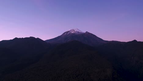 hyperlapse of the begining of the sunrise in the volcano named citlaltepetl