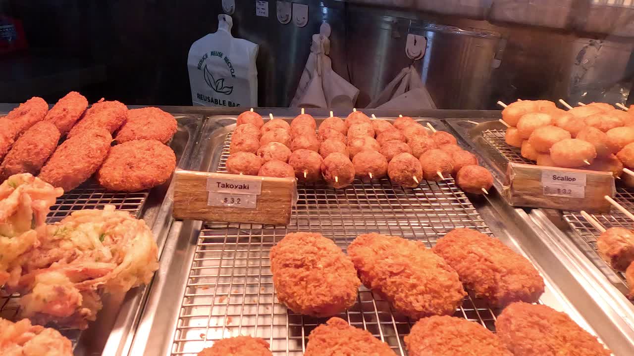 멜버른 상점 에 전시 되어 있는 여러 가지 긴 음식 들