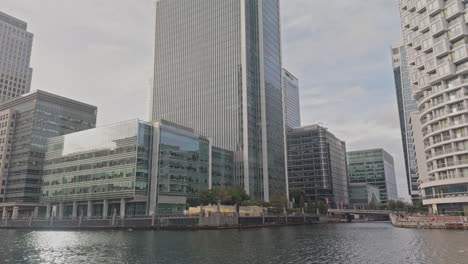 런던 도크랜드에 있는 캐너리 워프 (canary wharf) 의 스카이 라인