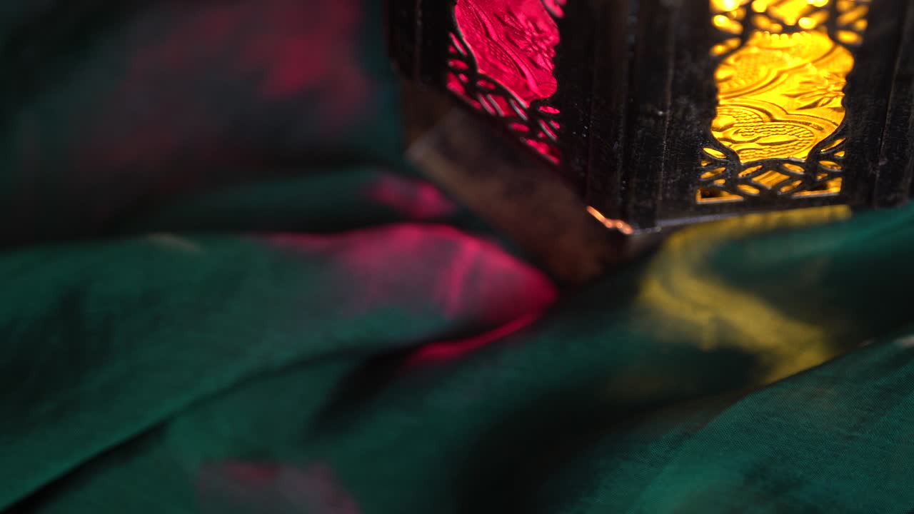 café de temática islámica, comida, dátiles. ayuno en el islam. mesa de cena de ramadán iftar