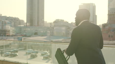 Businessman-walking-on-city-street.-Business-man-checking-time-on-wristwatch