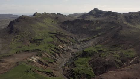 Atemberaubende-Natürliche-Vulkanische-Landschaft-Von-Sogin-Badlands-In-Island,-Aus-Der-Luft