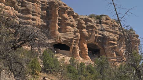 Gila-Cliff-Viviendas-Monumento-Nacional-En-La-Pared-Del-Cañón,-Ciudad-Plateada-Nuevo-México