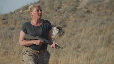 Female-soldier-patrolling-with-machine-gun-in-hand