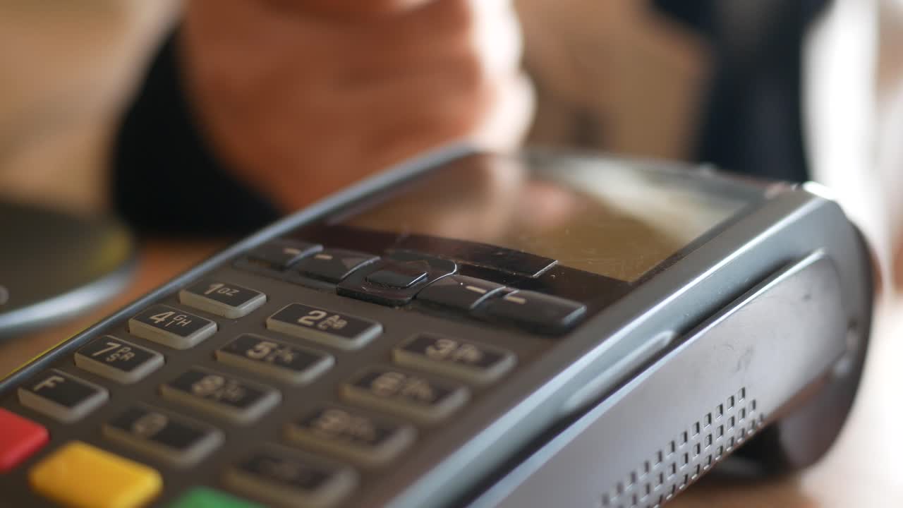 pago con tarjeta de crédito en la terminal postal