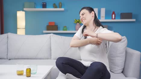 woman with itchy armpits. fungus problem.