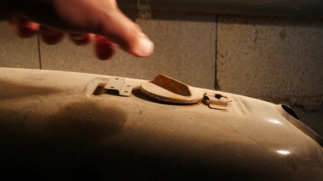 Closing a fuel tank in a dark basement