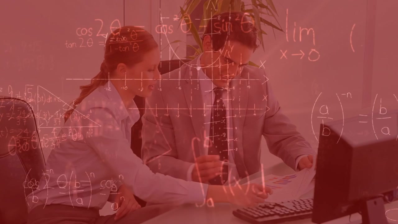 Animaatio datankäsittelystä puhuvien valkoihoisten liikeihmisten päällä.