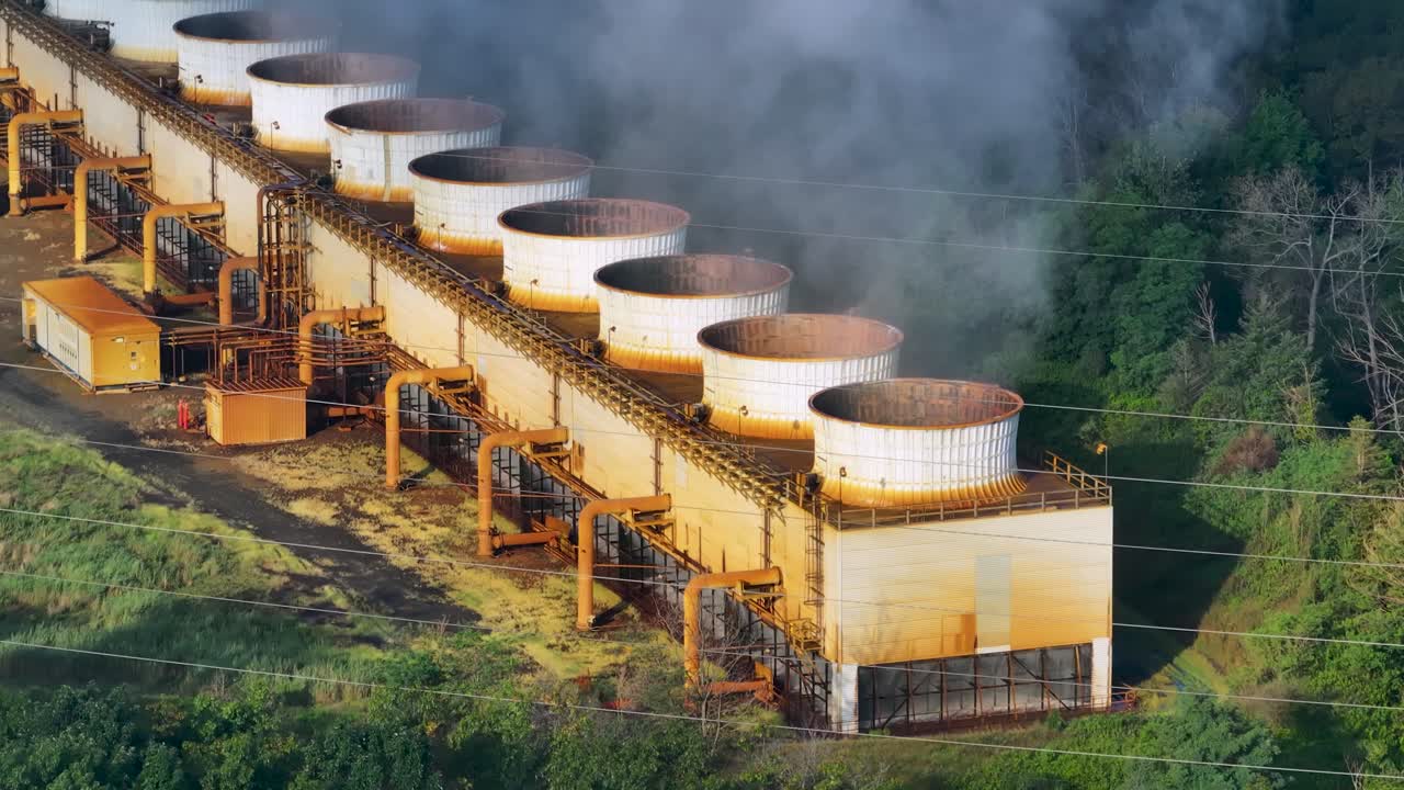 뉴저지 에서 연기를 방출 하는 코겐 공장 의 공중 사진