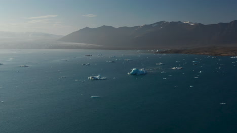 High-angle-view-of-Jokulsarlon-lake-in-Vatnajokull-National-park,-at-Breidamerkurjokull-glacier-tongue.-Melting-icebergs-floating-over-water.-Climate-change.-Global-warming.-Jokulsarlon-lake