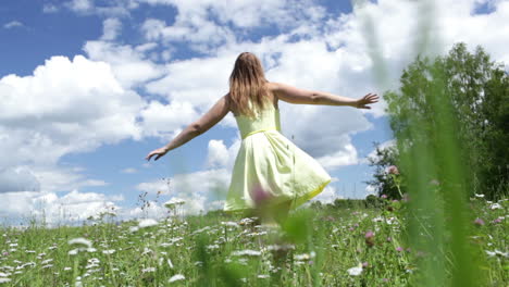 Girl-is-dancing-in-the-field