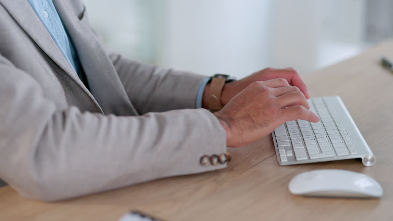 Agente di marketing che pianifica il modello di business