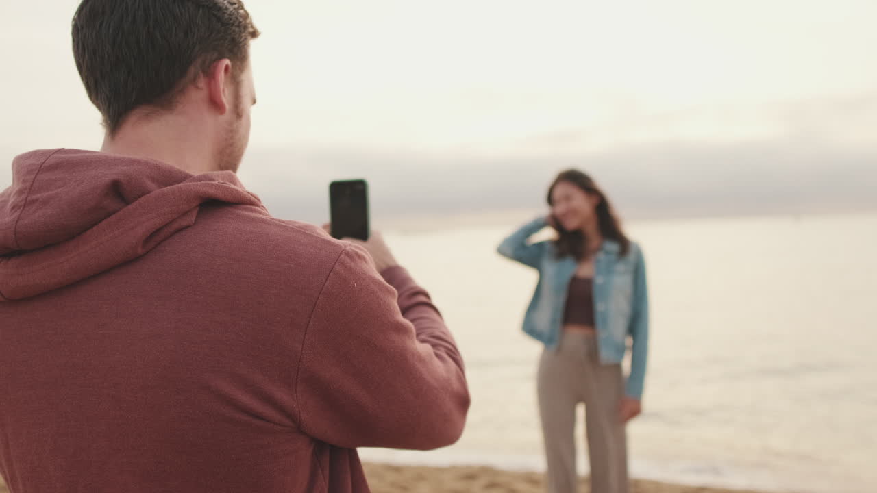 Couple photoshoot on the beach