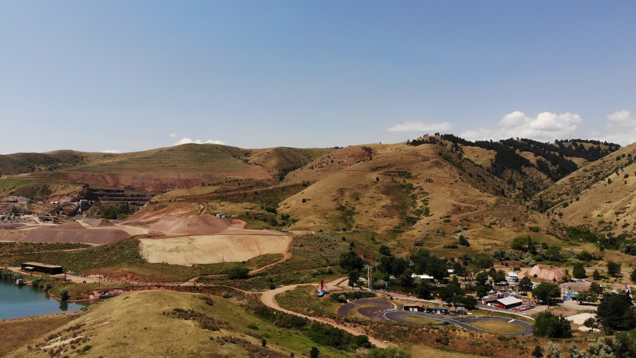 버려진 놀이공원, 골든, 공동.