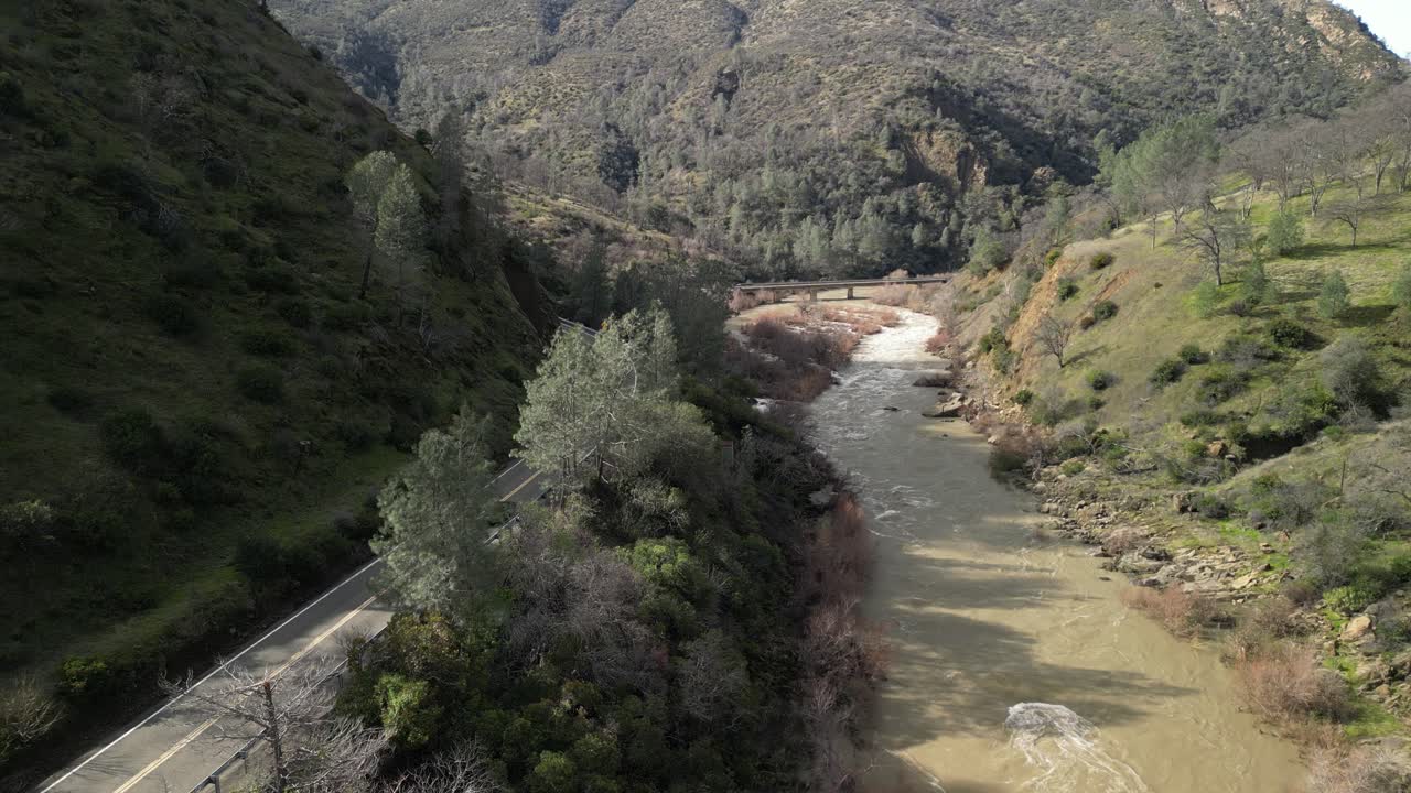 This high-altitude perspective reveals Cache Creek’s path, flanked by rolling hills and lush vegetation.
