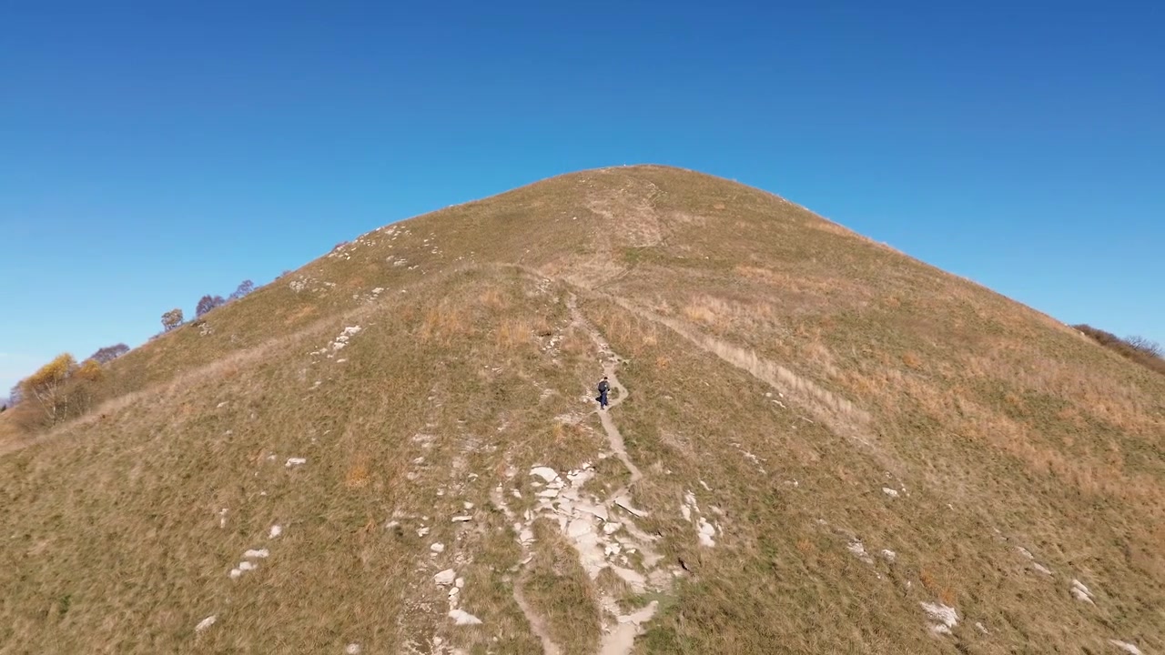 Le esperienze vissute in montagna quando si è un nomade digitale, equipaggiati con un drone e una fotocamera, hanno le loro ricompense: i panorami sono mozzafiato e sempre nuovi