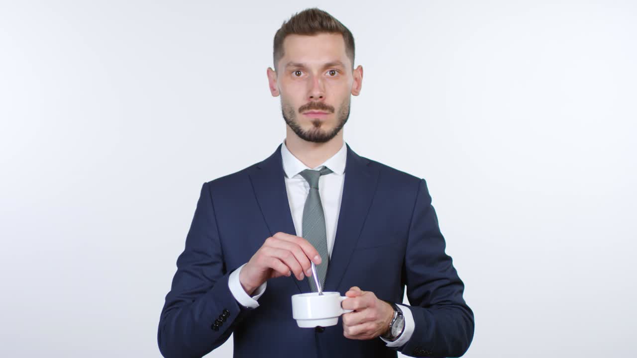 감정 없는 사업가가 커피를 는 영화