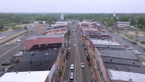 Downtown-Three-Rivers,-Michigan-with-drone-video-moving-in