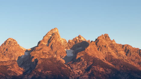 Grand-Teton-Nationalpark,-HDR,-Erstes-Licht,-Morgen,-Sonnenaufgang,-Sonnenuntergang,-Rosarote-Gipfel,-Jackson-Hole,-Wyoming,-Weide,-Elch,-Ranch,-Wohnungen,-Fotograf,-Traum,-Wunderschöner-Filmischer-Auftakt,-Schwenkbewegung-Nach-Unten