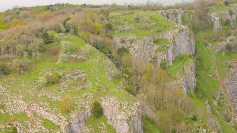 Empinada-Garganta-De-Piedra-Caliza-Cerca-De-Cheddar-En-Somerset,-Inglaterra,-Reino-Unido