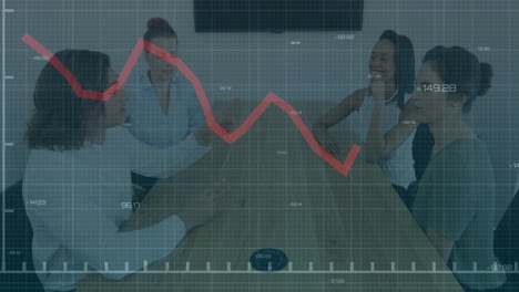 animación del procesamiento de datos financieros sobre diversos colegas que se reúnen en la oficina