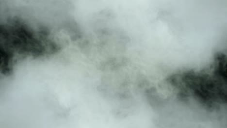 nubes de niebla y humo