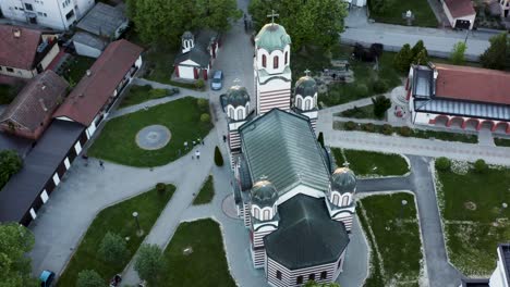filmando iglesia ortodoxa como punto de interés con drone mavic 2 pro