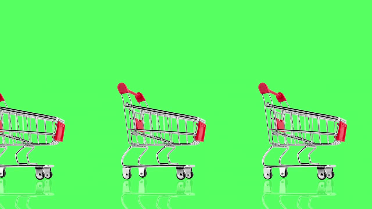 animación de bucle sin costuras con muchos carros de compras metálicos vacíos de color rojo contra fondo de clave de croma verde, vista lateral, espacio de copia