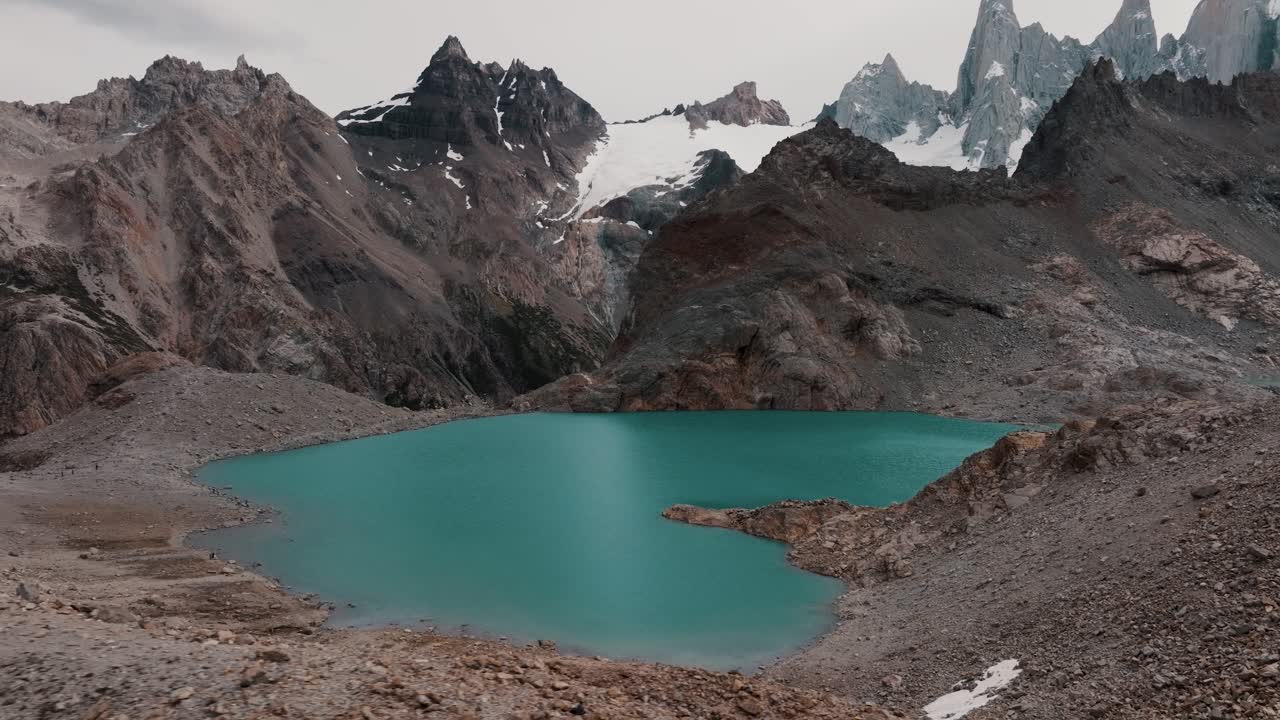 Laguna de los Tres e montagne rocciose nella provincia di Santa Cruz, Argentina.