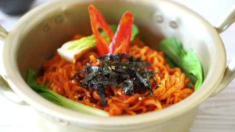 korean instant noodles with vegetable and kimchi