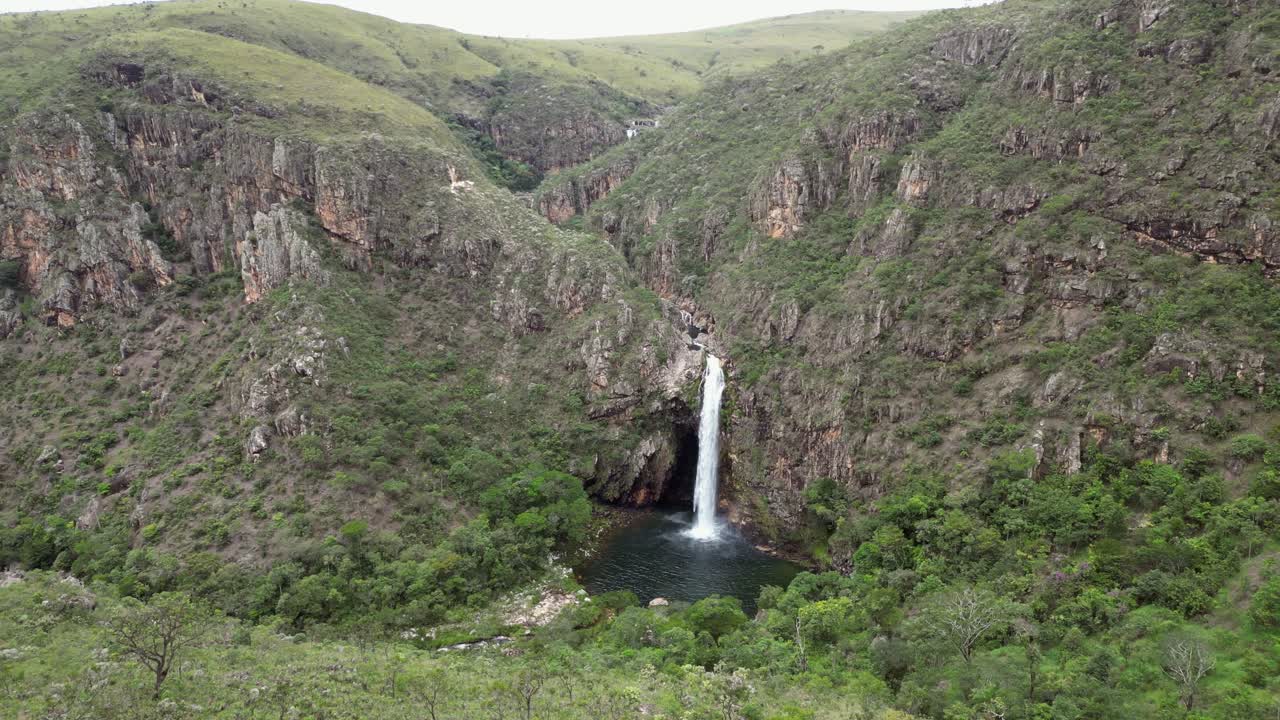 Stunning Fundao waterfall drops off rugged stone plateau in Brazil
