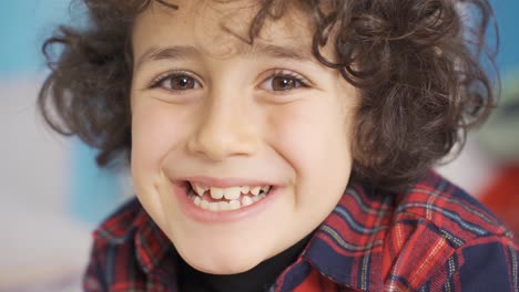 Funny-boy-looking-at-camera-and-laughing.