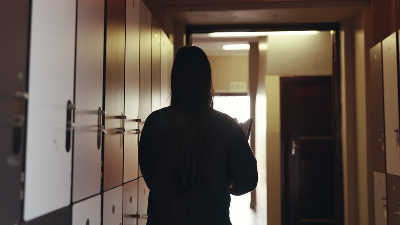 등, 실루과 학교에 있는 사람