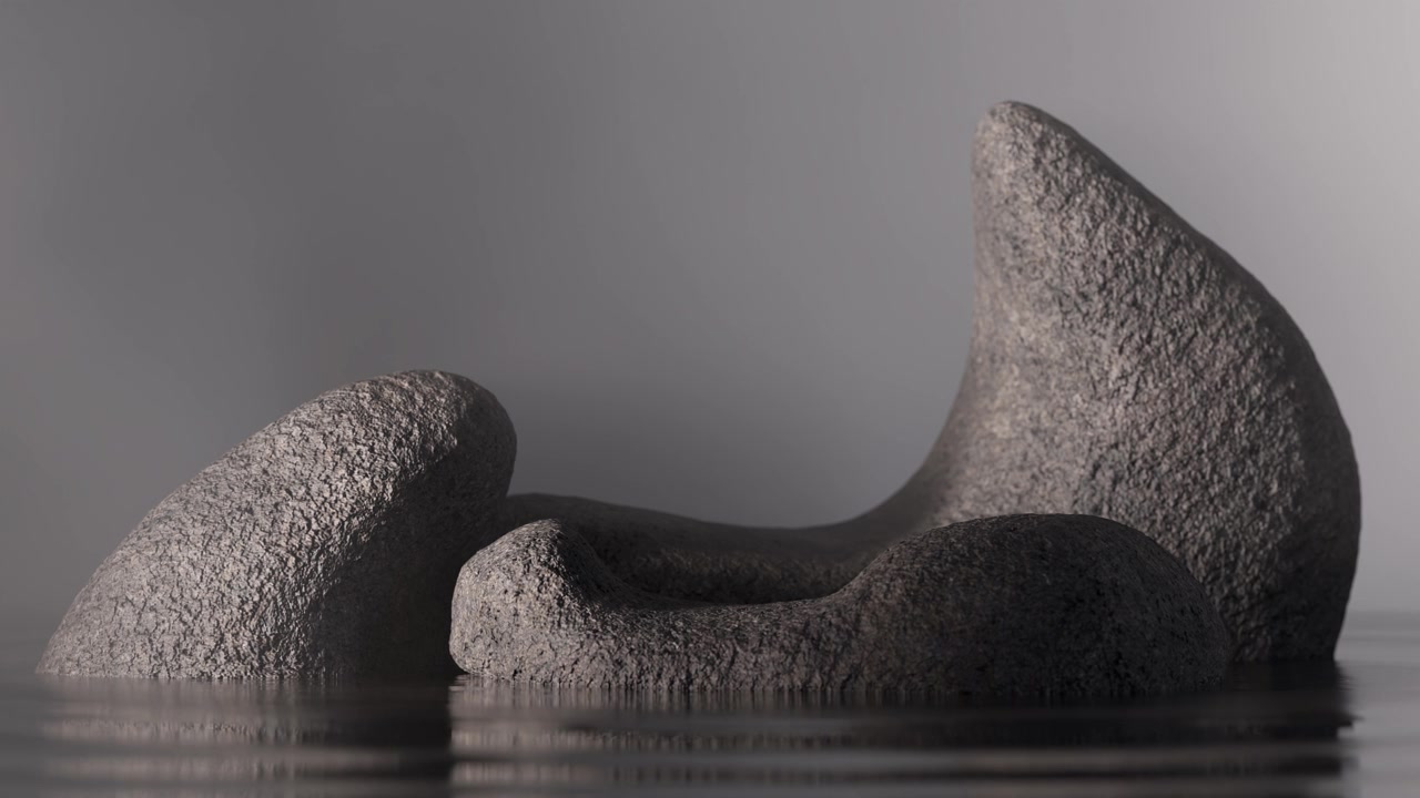 Abstrakte dunkle Steinskulpturen ruhen auf ruhiger Wasseroberfläche