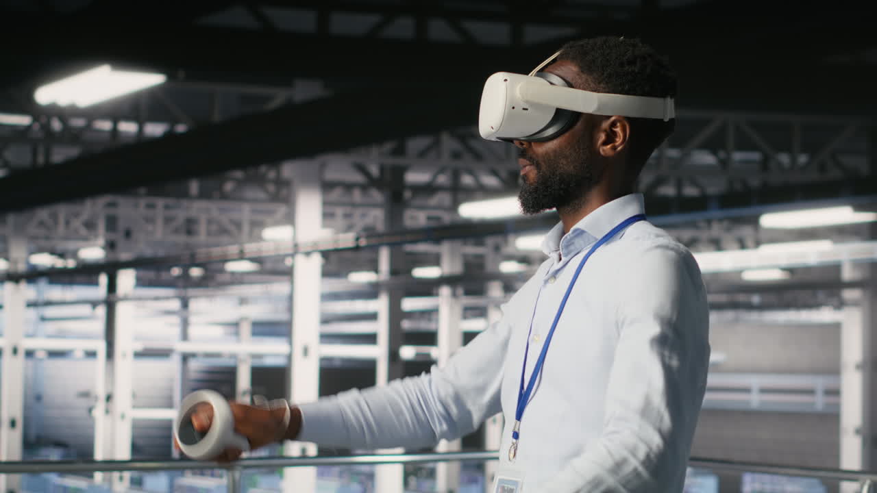 Data center programmers on industrial platform using virtual reality tech