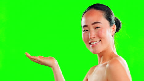 아름다움, 손과 녹색에 공간을 가진 아시아 여성