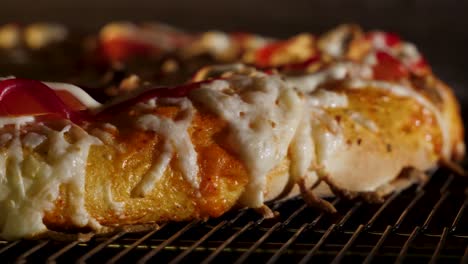 closeup of a freshly baked ring pizza