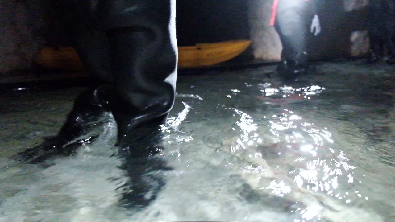 kayak en cuevas subterráneas en eslovenia