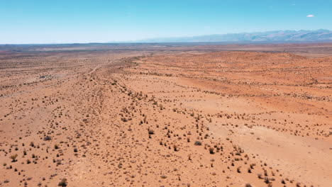 Karoo-semi-desert-in-South-Africa,-drone-fly-over-descending-from-high-to-low