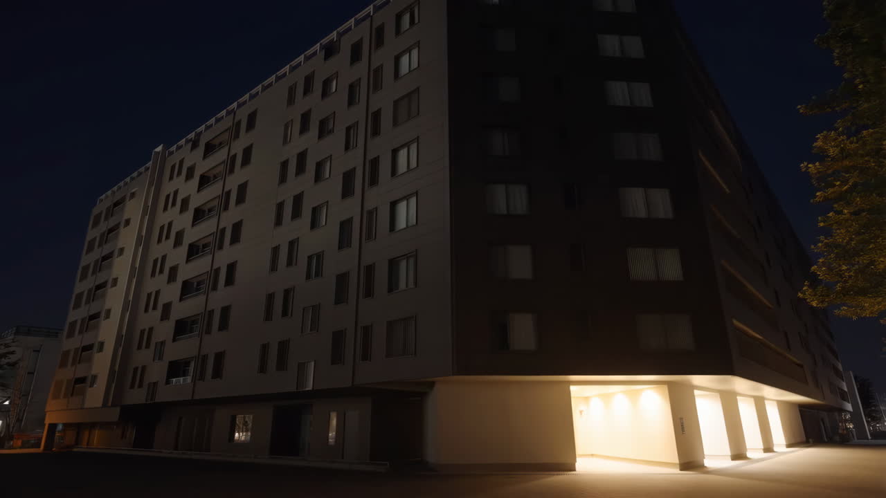 edificio de noche