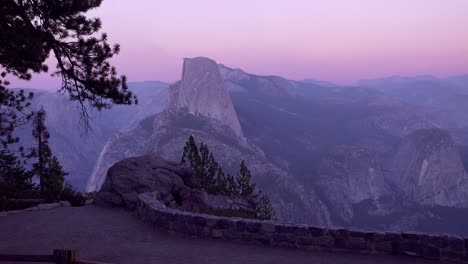 Magenta-Alpenglühen-Nach-Sonnenuntergang-Auf-Der-Halben-Kuppel-Und-Den-Hohen-Sierra-Nevada-Bergen-Vom-Washburn-Point-Yosemite-Np-3