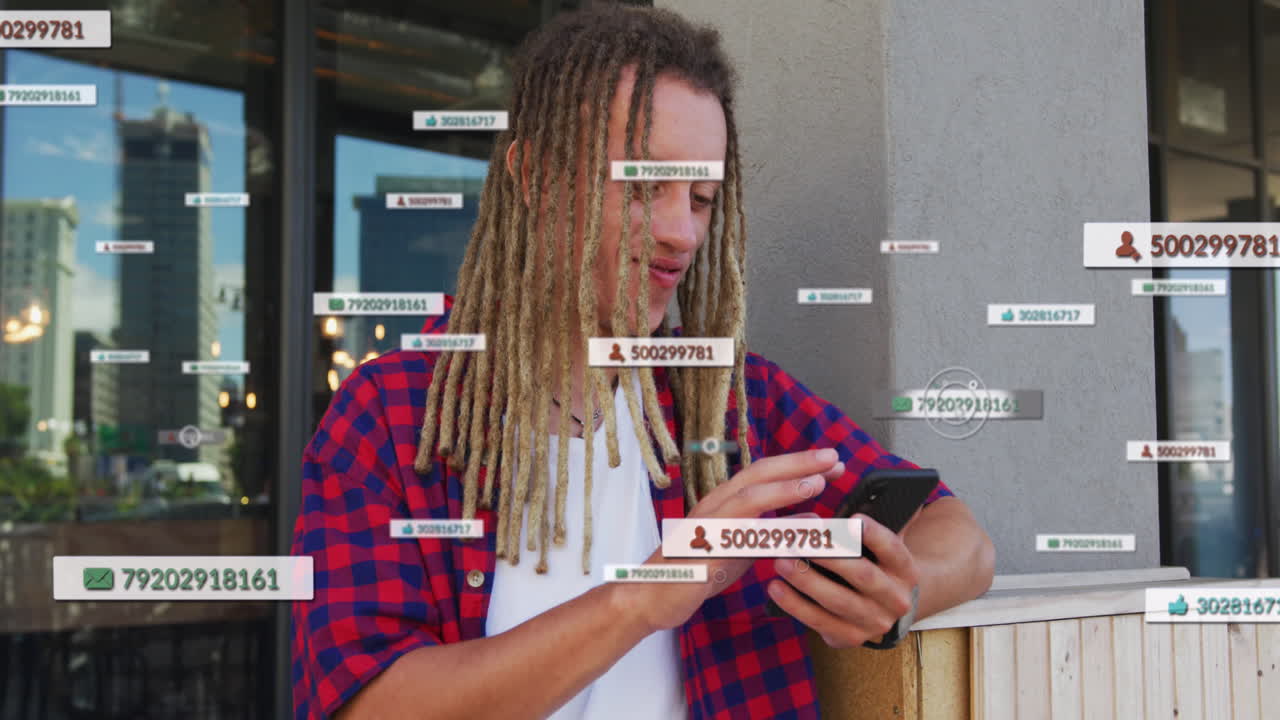 animación de iconos de redes sociales con números sobre hombre biracial usando teléfono inteligente.