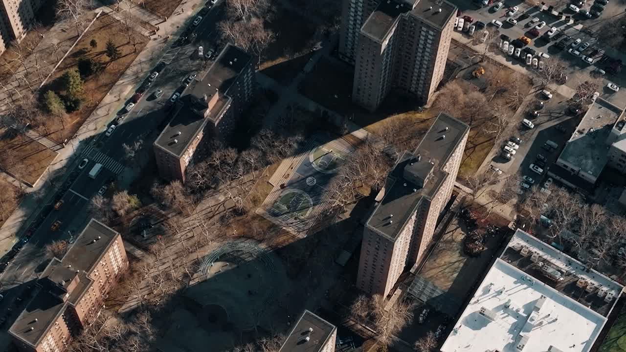 Vista di edifici e aree verdi a New York in una giornata invernale