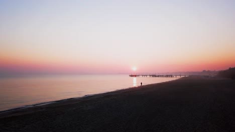 Nebeliger-Sonnenaufgang-über-Dem-Meer