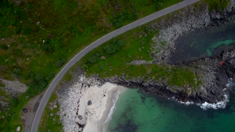 Sandstrand-Mit-Doppeltem-Sandstrand-Und-Türkisfarbenem-Wasser-Entlang-Der-Malerischen-Route-Auf-Andoya