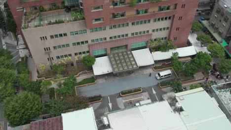 Drone-shot-moving-into-Guandu-hospital-entrance