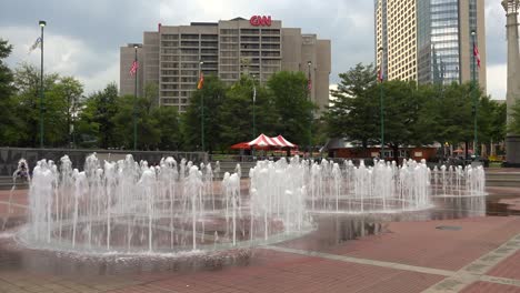 Los-Niños-Juegan-En-Las-Fuentes-Del-Centennial-Olympic-Park-En-Atlanta-Georgia-3