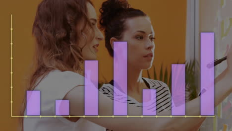 animación del procesamiento de datos financieros sobre diversas personas de negocios en la oficina
