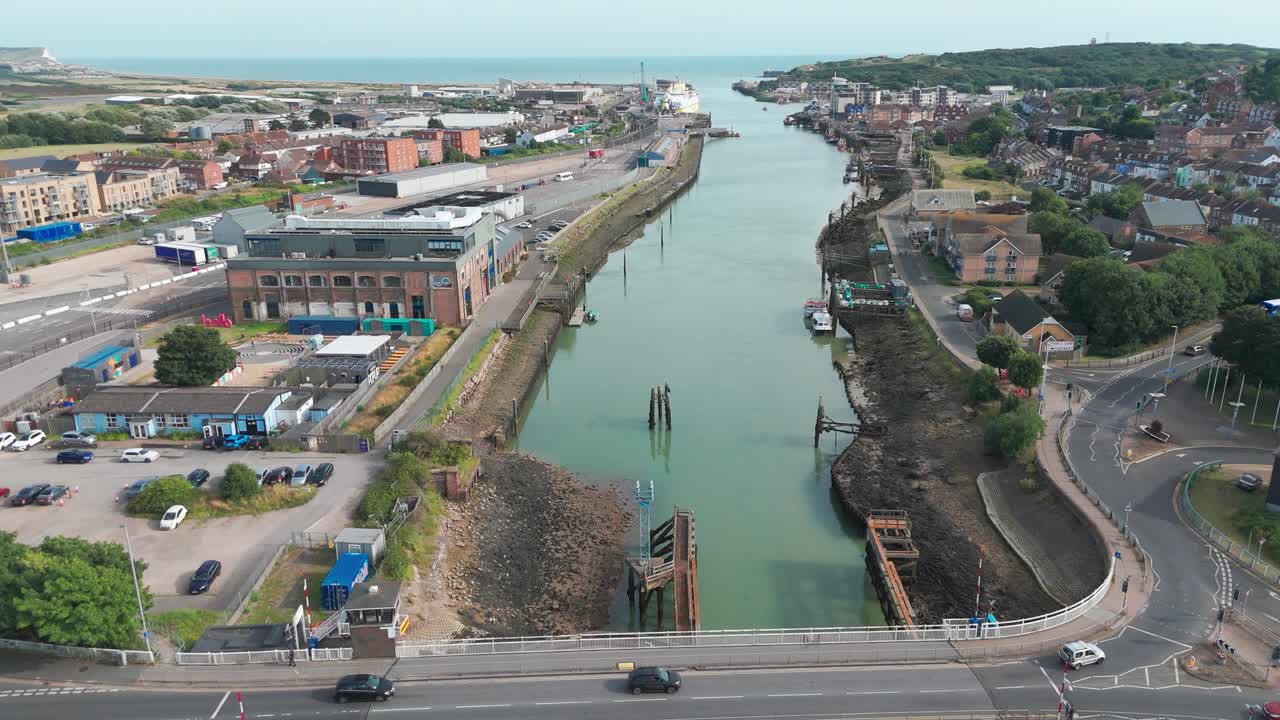 뉴헤이븐 (newhaven) 은 영국 남부 리버코스트 (river coast) 에 있는 도시이다.