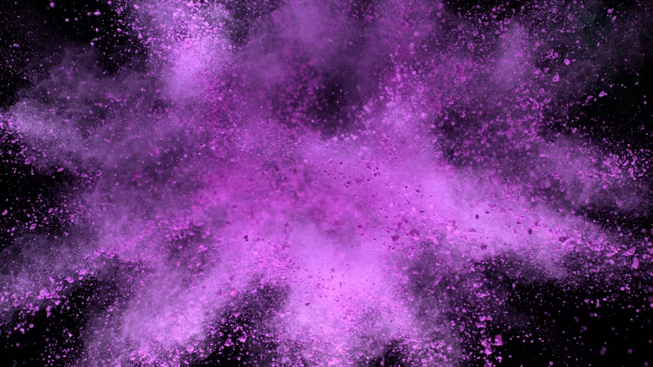 super cámara lenta de la explosión de polvo de color aislado en el fondo oscuro.